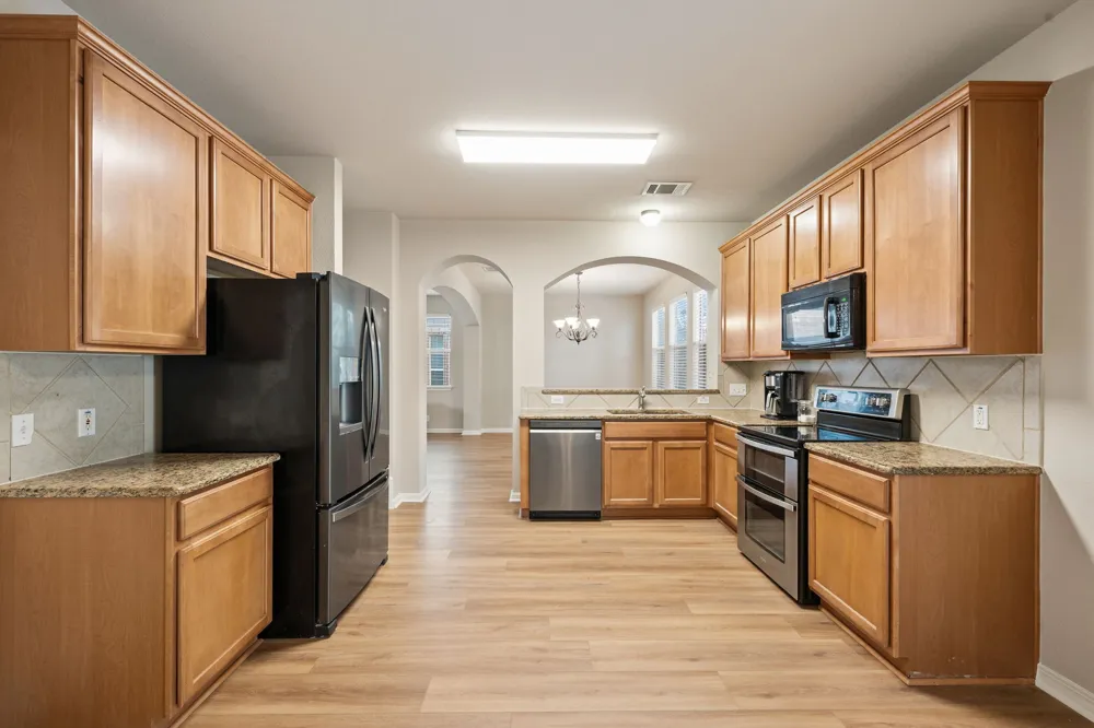 19104 Leigh Lane Pflugerville, TX 78660