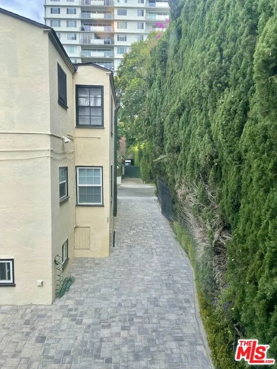 9050 Elevado Street #Guest Home West Hollywood, CA 90069