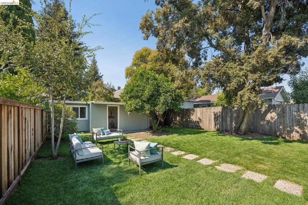 2533 Harrington Ave Oakland, CA 94601