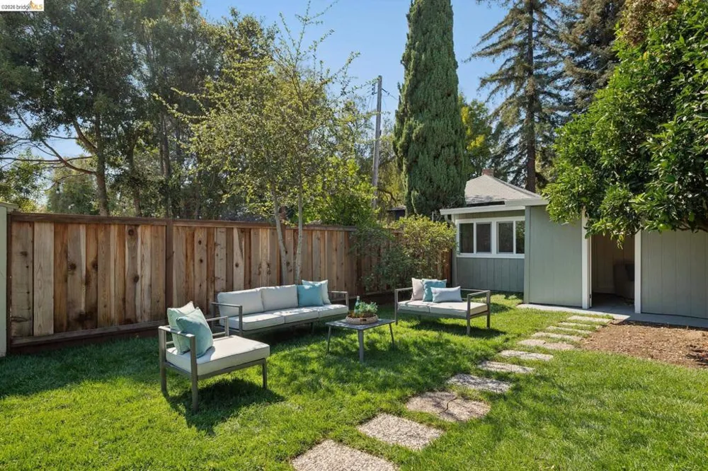 2533 Harrington Ave Oakland, CA 94601
