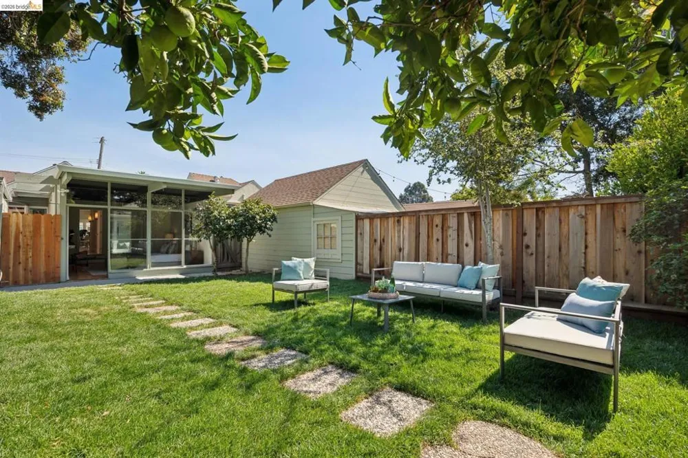 2533 Harrington Ave Oakland, CA 94601