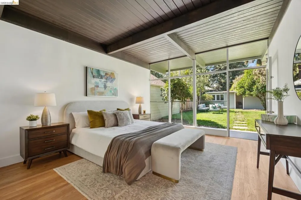 2533 Harrington Ave Oakland, CA 94601