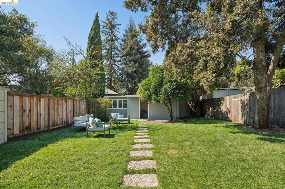 2533 Harrington Ave Oakland, CA 94601