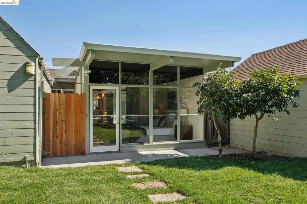 2533 Harrington Ave Oakland, CA 94601