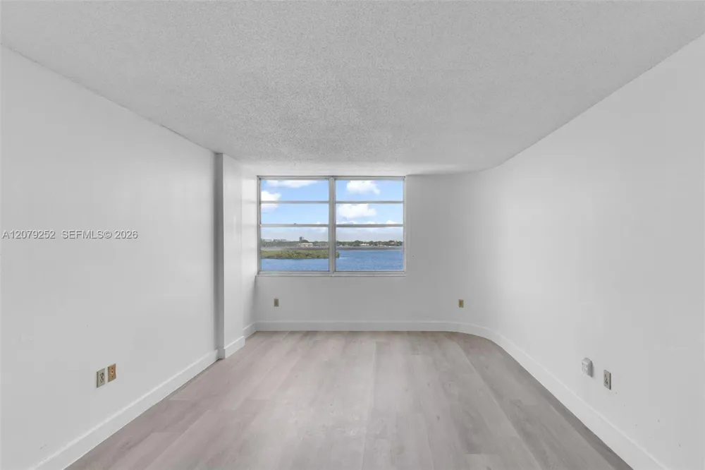 11930 Bayshore Dr #704 North Miami, FL 33181