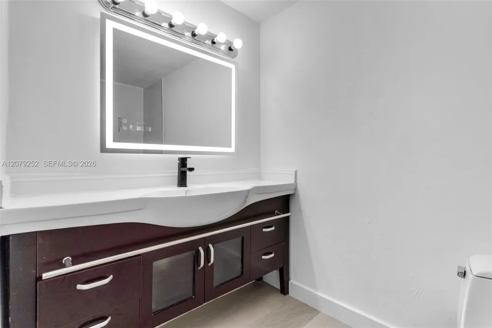 11930 Bayshore Dr #704 North Miami, FL 33181