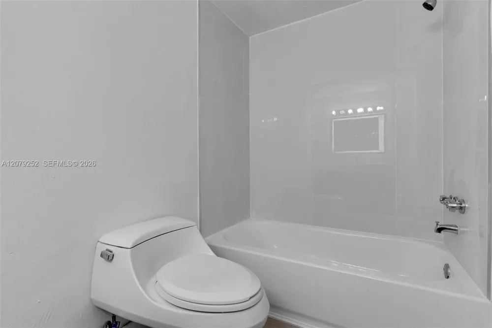 11930 Bayshore Dr #704 North Miami, FL 33181