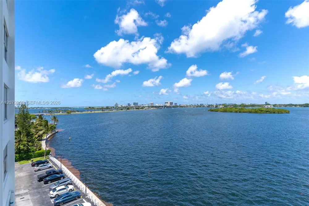 11930 Bayshore Dr #704 North Miami, FL 33181