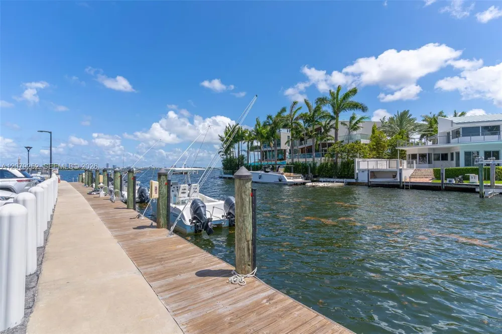 11930 Bayshore Dr #704 North Miami, FL 33181
