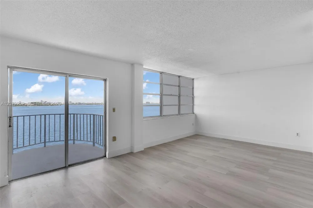 11930 Bayshore Dr #704 North Miami, FL 33181