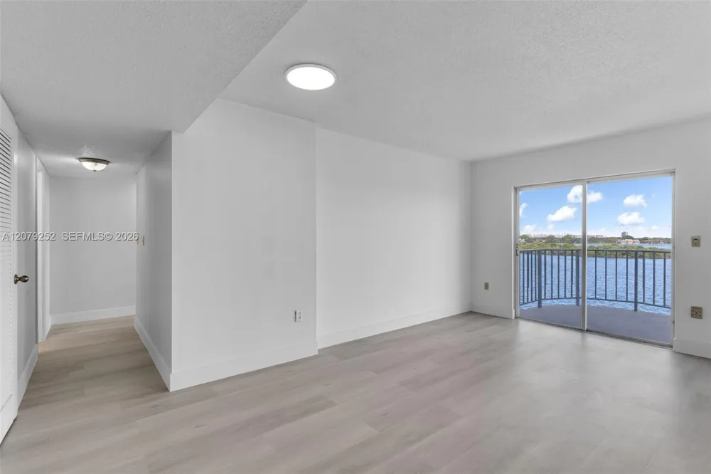 11930 Bayshore Dr #704 North Miami, FL 33181