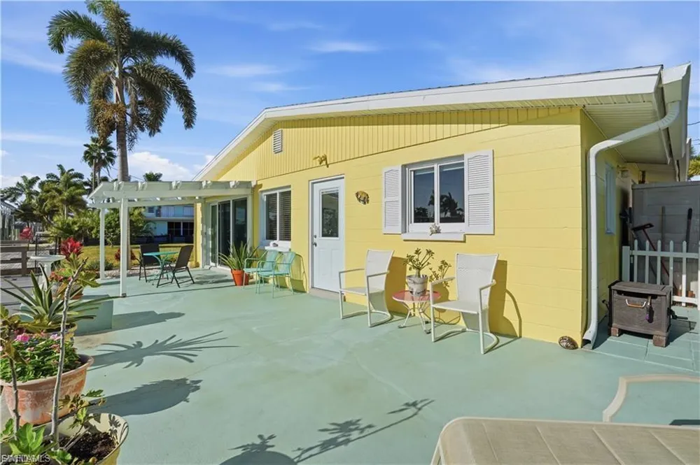 2607 Bayshore Drive Matlacha, FL 33993