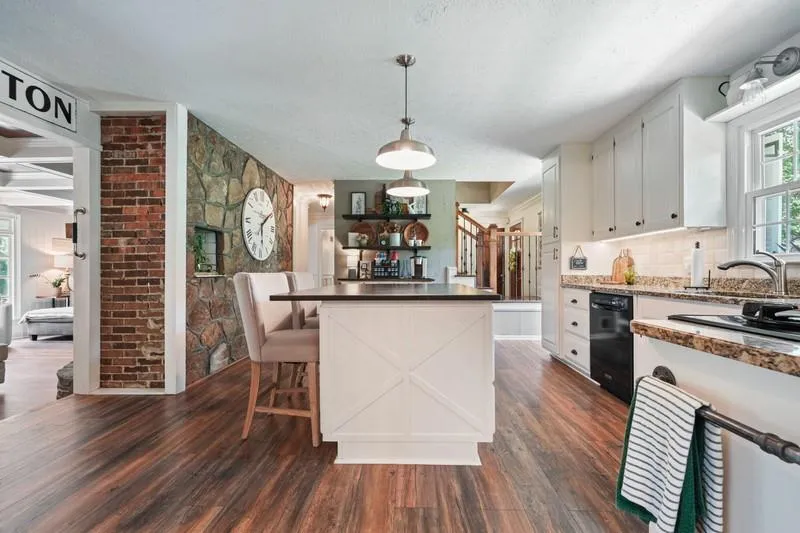 5005 George Washington Avenue NW Acworth, GA 30101