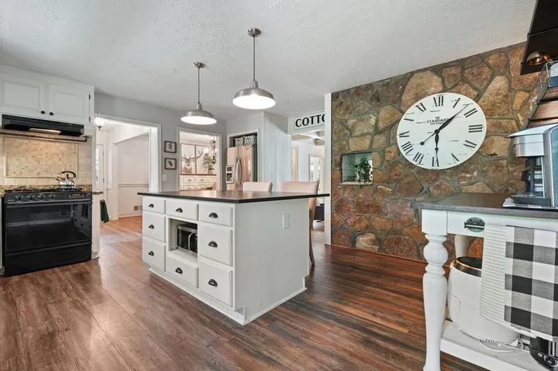 5005 George Washington Avenue NW Acworth, GA 30101