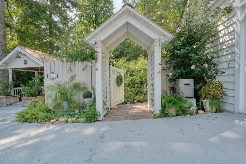 5005 George Washington Avenue NW Acworth, GA 30101