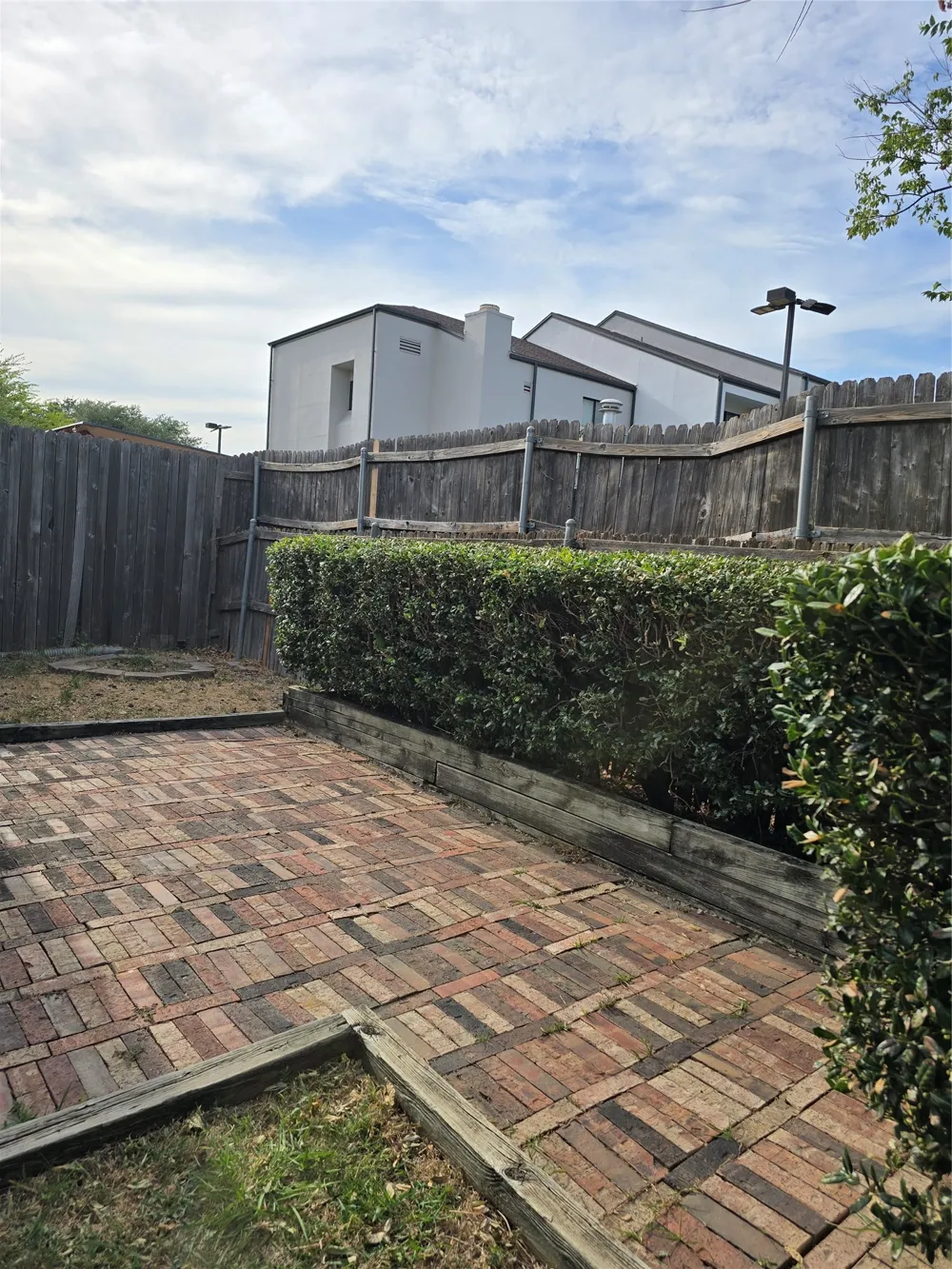 2961 Bend Drive Dallas, TX 75229
