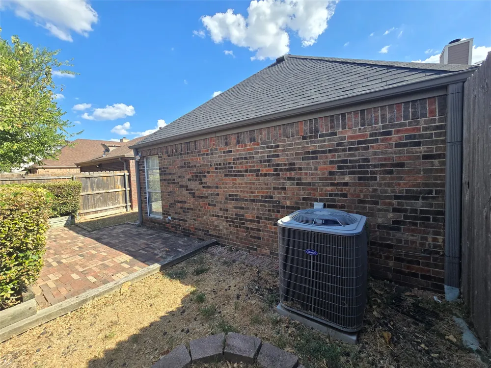 2961 Bend Drive Dallas, TX 75229