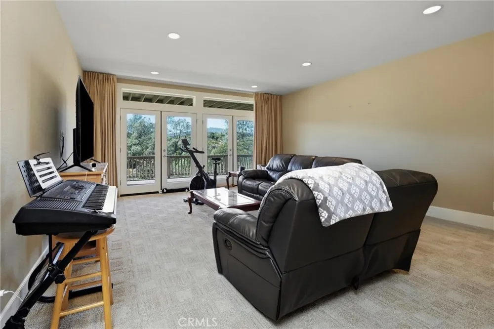 18317 Shore Hidden Valley Lake, CA 95467