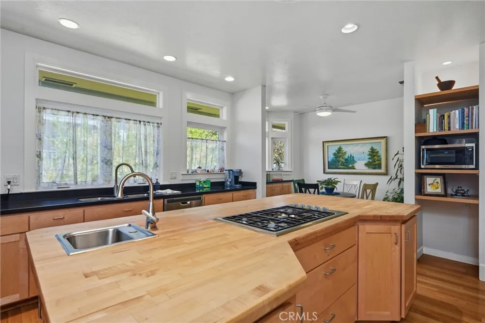 18317 Shore Hidden Valley Lake, CA 95467