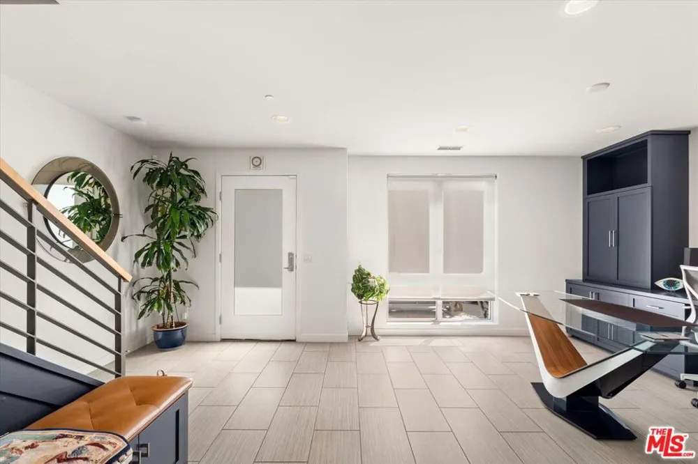 310 Washington Boulevard #503 Marina del Rey, CA 90292