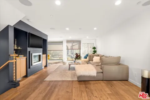 310 Washington Boulevard #503