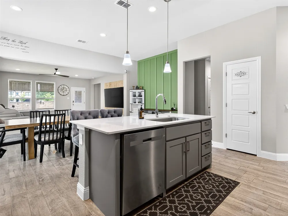 2504 Wren Lane Denton, TX 76205