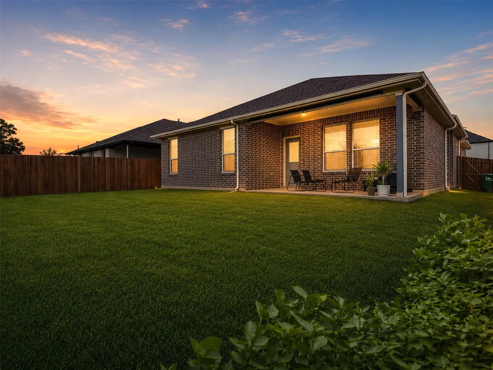 2504 Wren Lane Denton, TX 76205