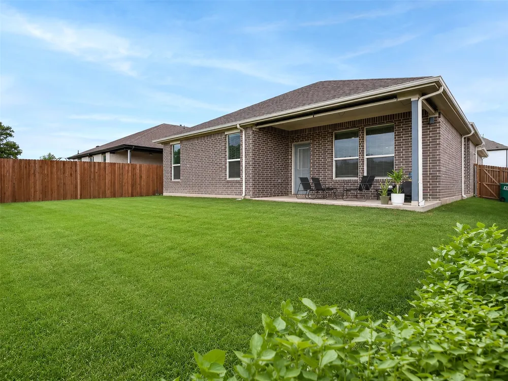 2504 Wren Lane Denton, TX 76205