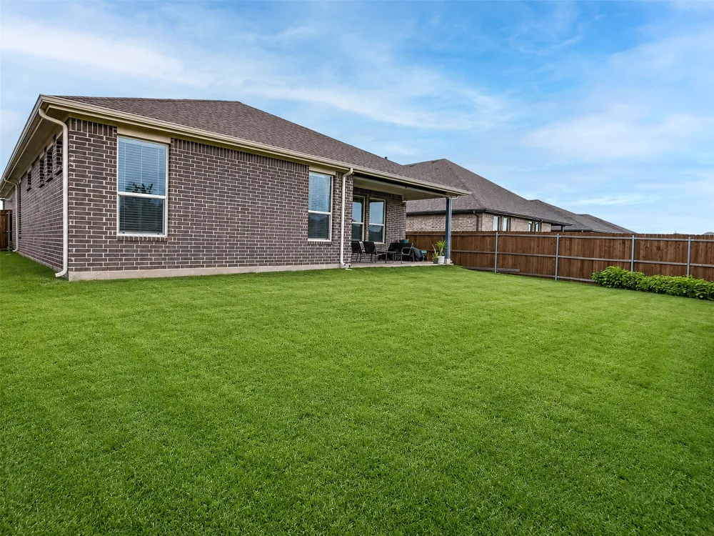 2504 Wren Lane Denton, TX 76205