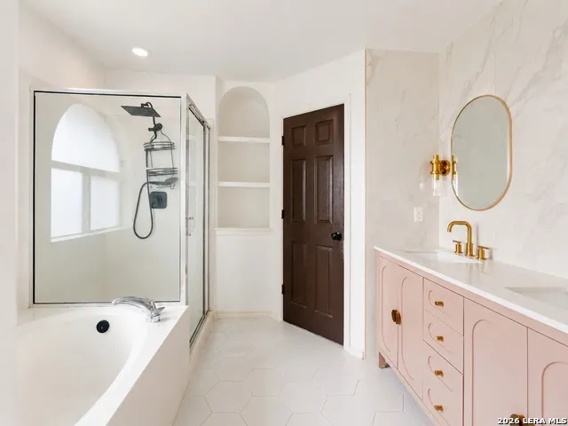 8610 Cantua Crk Helotes, TX 78023