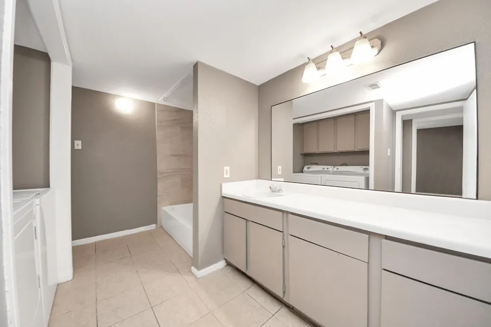 3105 Walnut Bend Ln #32 Houston, TX 77042