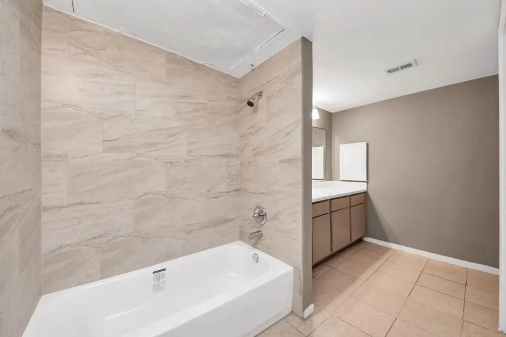 3105 Walnut Bend Ln #32 Houston, TX 77042