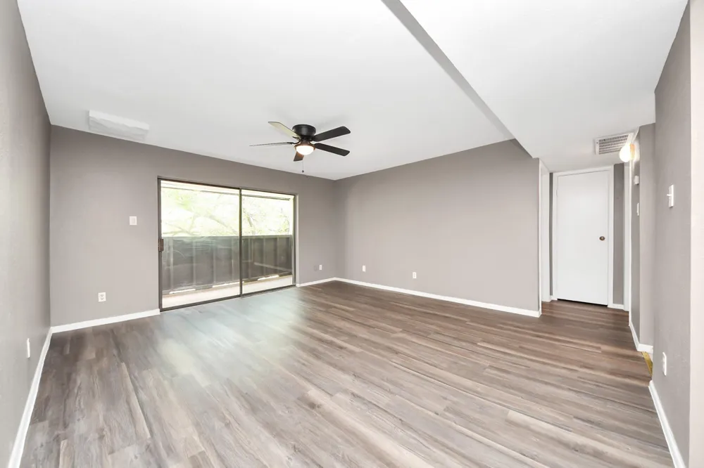 3105 Walnut Bend Ln #32 Houston, TX 77042