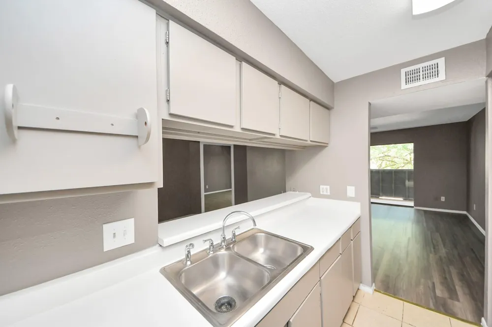 3105 Walnut Bend Ln #32 Houston, TX 77042