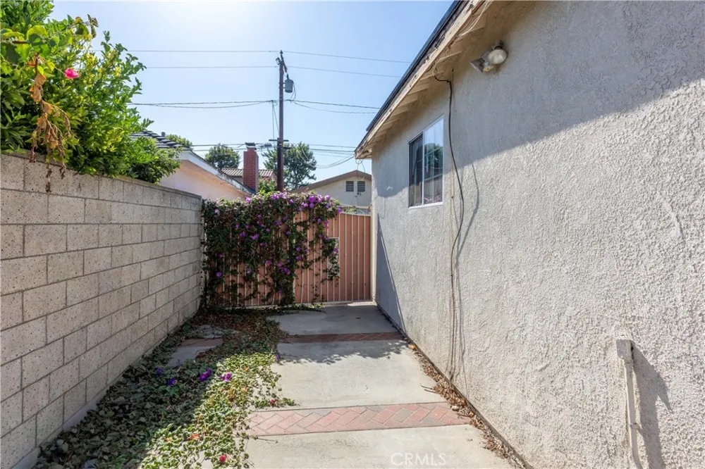 4445 Sunfield Long Beach, CA 90808