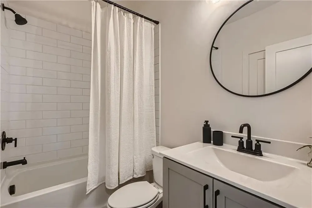 180 Chestnut Circle Atlanta, GA 30342
