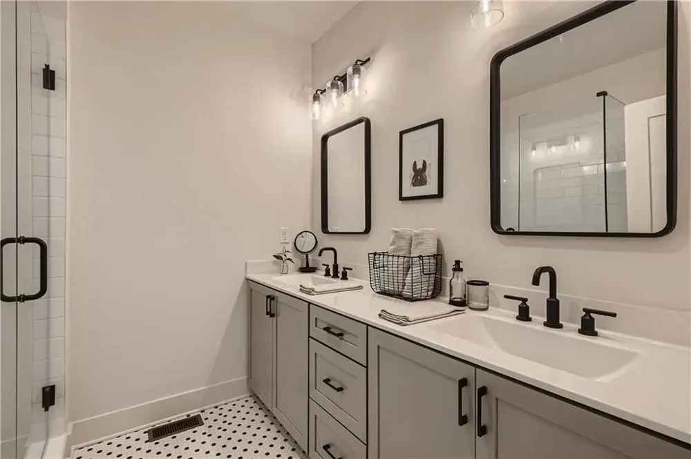 180 Chestnut Circle Atlanta, GA 30342