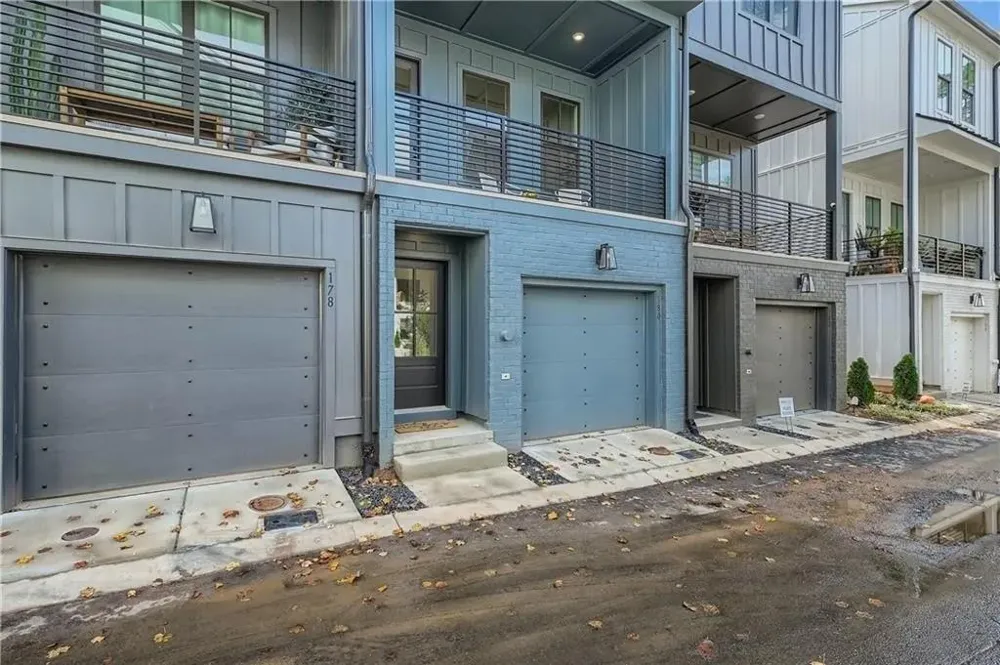 180 Chestnut Circle Atlanta, GA 30342