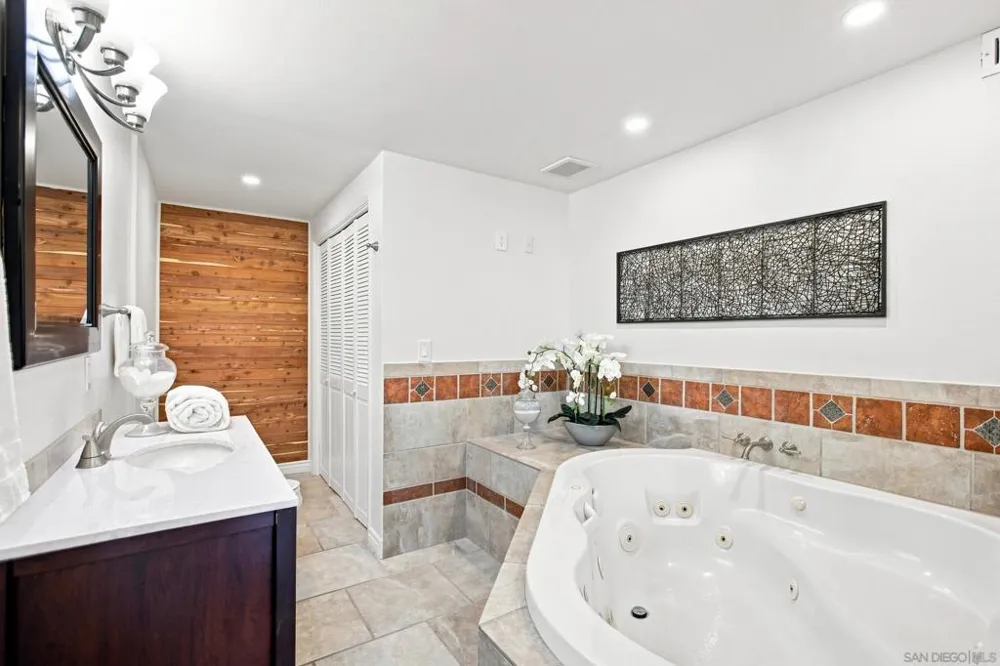 6852 Belle Glade Ave San Diego, CA 92119