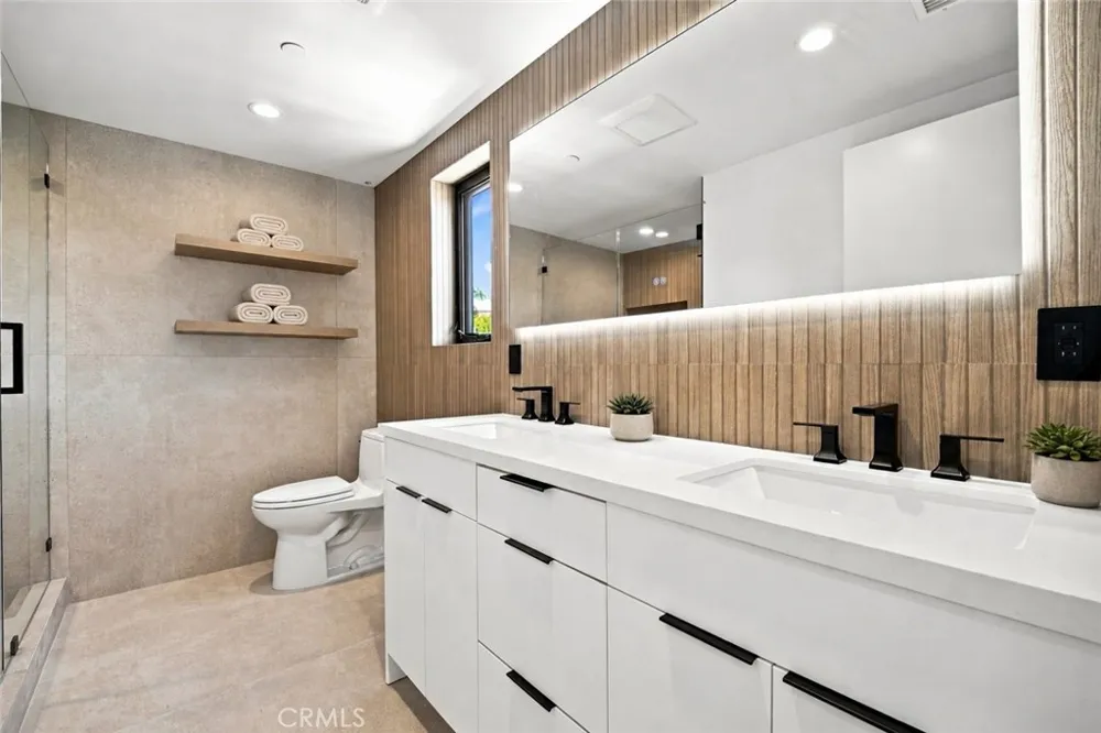 12818 Bloomfield Street Studio City, CA 91604