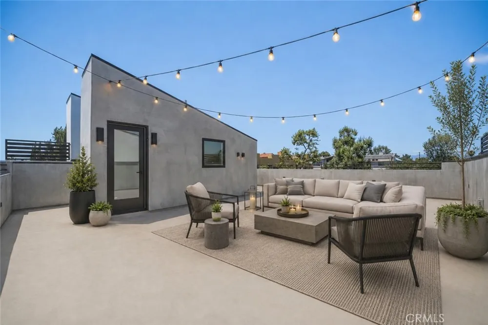 12818 Bloomfield Street Studio City, CA 91604