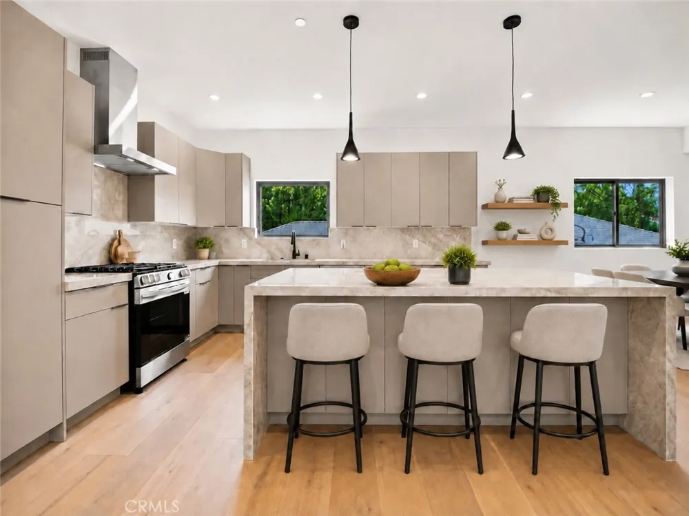 12818 Bloomfield Street Studio City, CA 91604