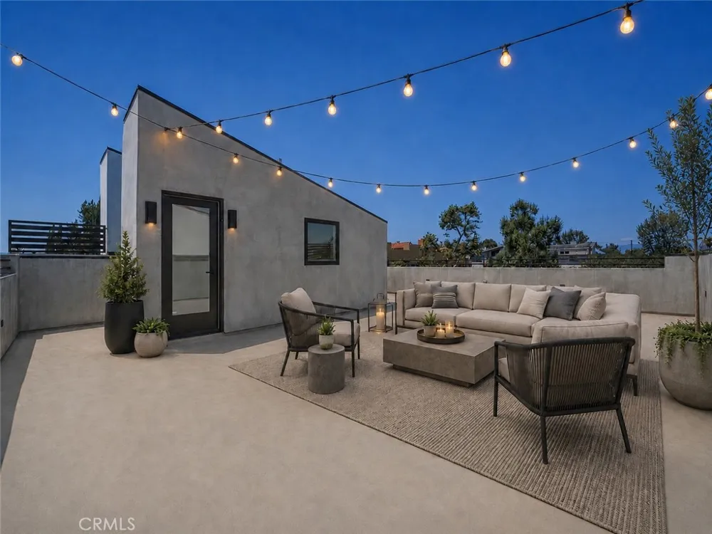 12818 Bloomfield Street Studio City, CA 91604