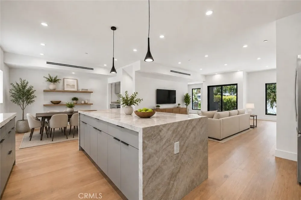 12818 Bloomfield Street Studio City, CA 91604