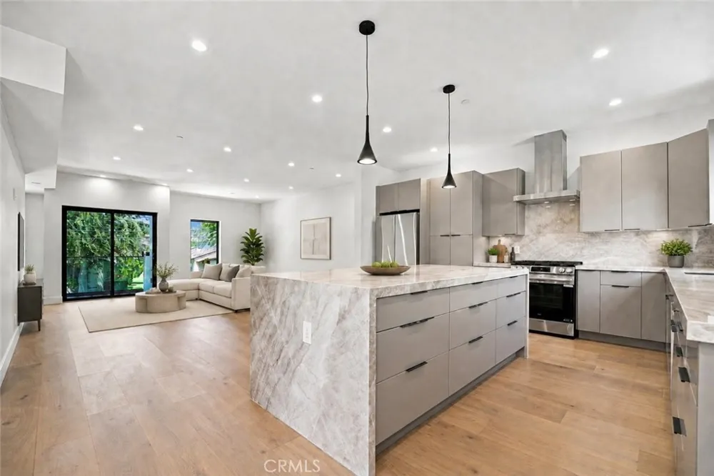 12818 Bloomfield Street Studio City, CA 91604