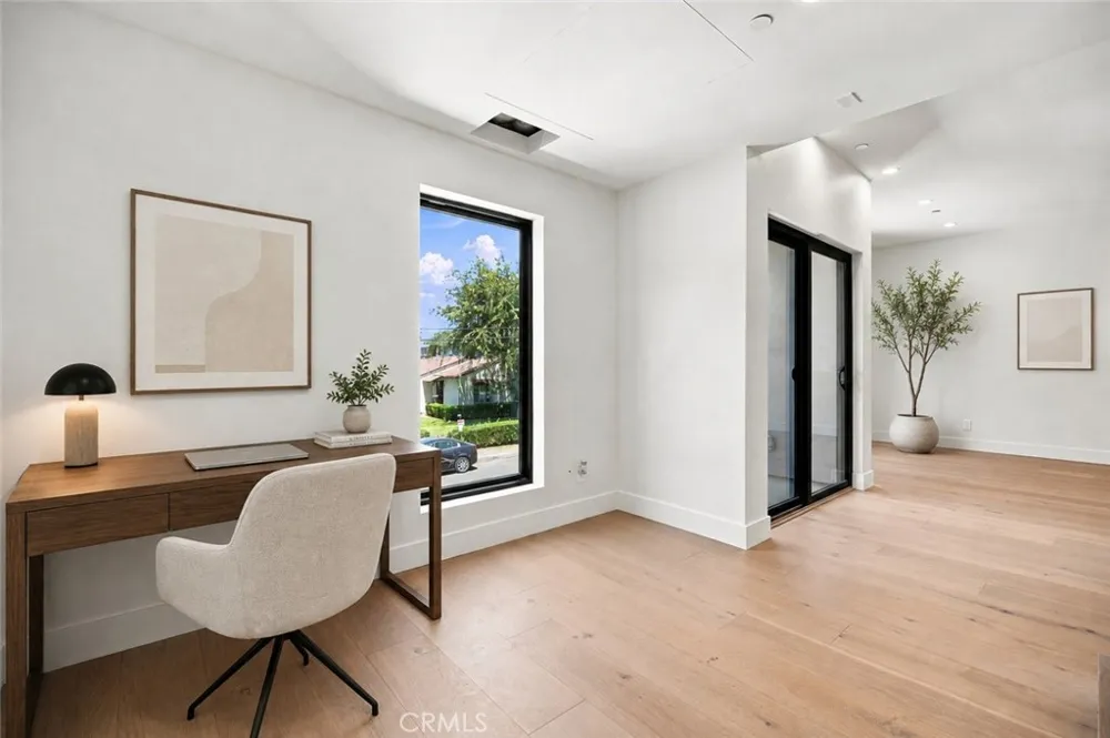 12818 Bloomfield Street Studio City, CA 91604