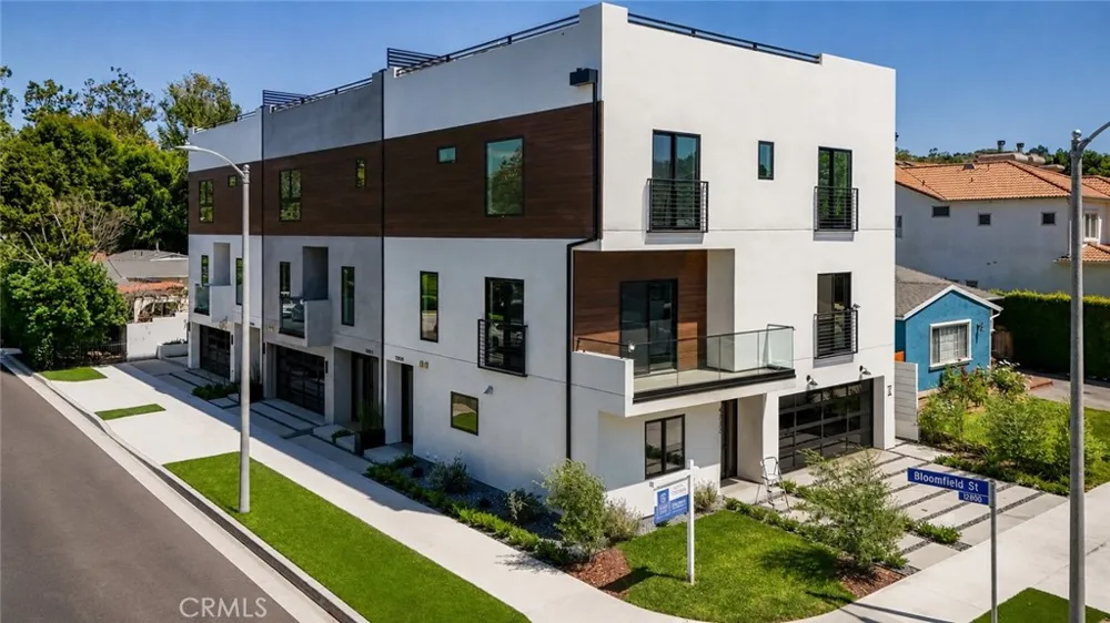 12818 Bloomfield Street Studio City, CA 91604