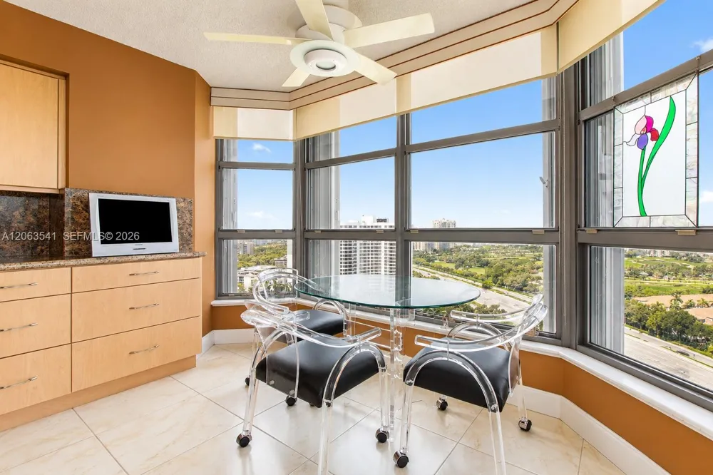 3500 Mystic Pointe Dr #2204 Aventura, FL 33180