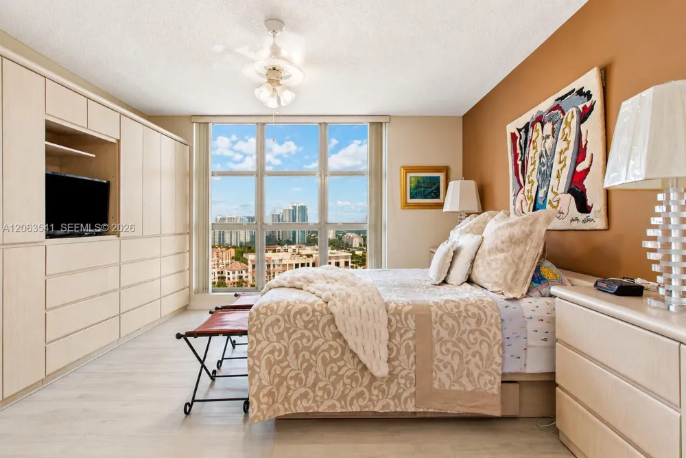 3500 Mystic Pointe Dr #2204 Aventura, FL 33180
