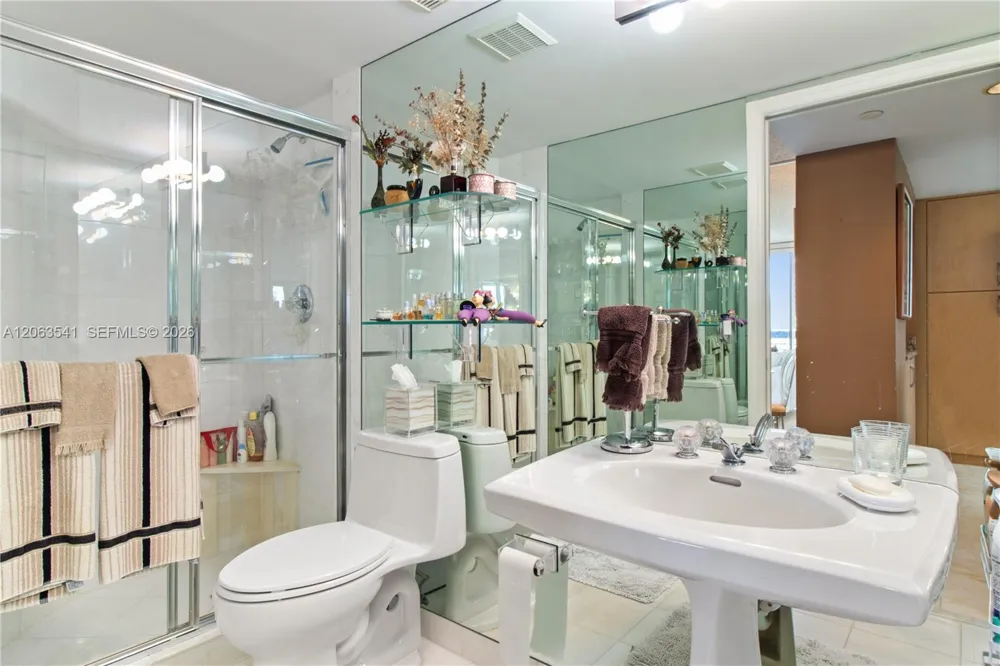 3500 Mystic Pointe Dr #2204 Aventura, FL 33180